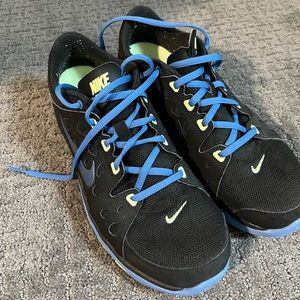 Womens Nike tennis shoes